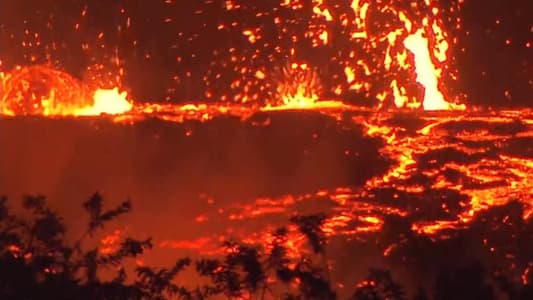 سيل الحمم البركانية يهدد بقطع طريق فرار سكان هاواي 