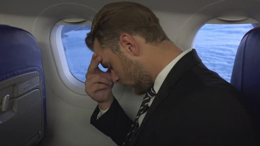 لماذا يبكي المسافرون في الطائرة؟