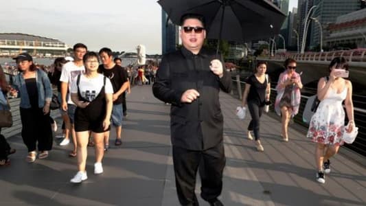 'Kim Jong Un' poses for selfies in Singapore ahead of Trump summit