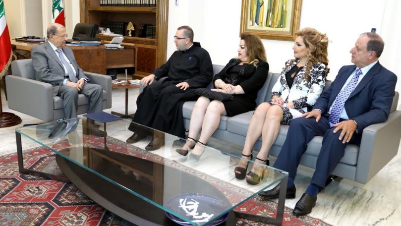 بالصور: "مايوه" الفنانة العربية يشعل النار ضدّها