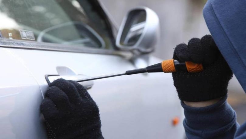 أخطر مهرّب سيارات مسروقة... إليكم ما كشفه