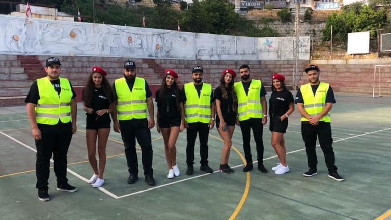 بالصور: شرطة برمانا... صبايا بالـ "شورت"