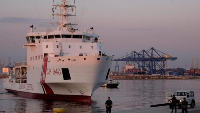 Ship carrying hundreds of rescued migrants finally docks in Spain