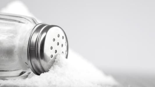 هكذا يخبرك جسمك أن الملح زائد في طعامك