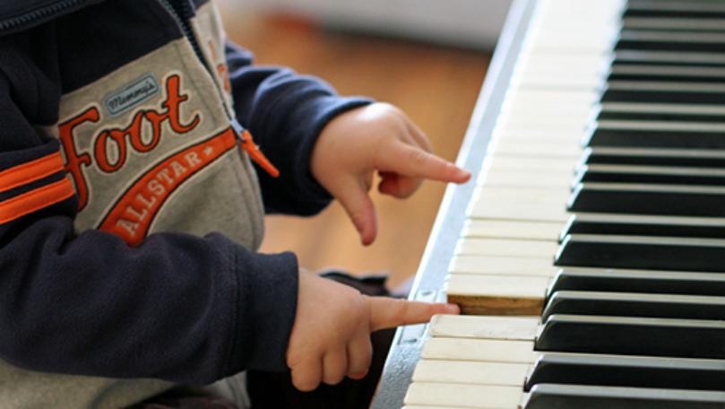 Why You Should Enroll Your Kids in Piano Lessons, According to Science