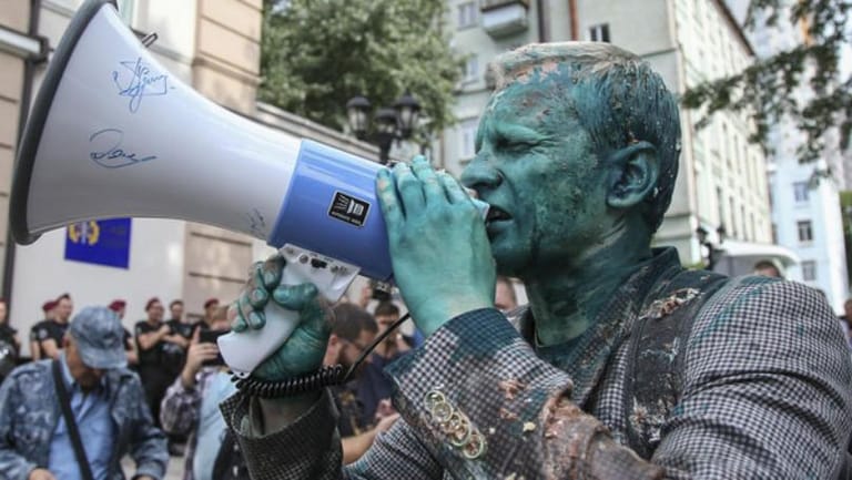 Ukraine anti-corruption activist attacked with green liquid