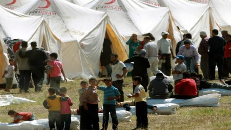 عين أوروبا على النازحين العائدين: "لنرَ ما سيحدث"