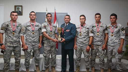 حفل توزيع ميداليات وجوائز مادية في مدرسة القوات الخاصة