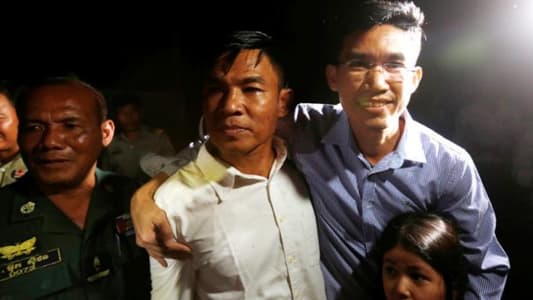 Two Cambodian journalists facing spying charges freed on bail