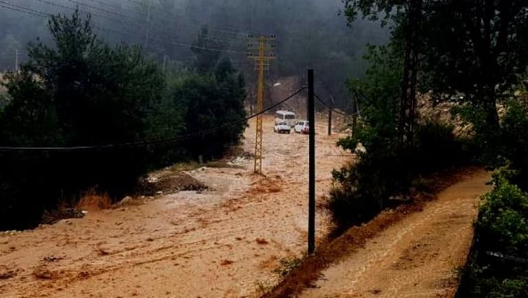 ماذا قالت وزارة الطاقة والمياه عن فيضانات الأنهر؟