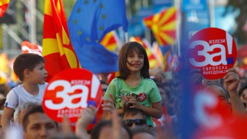 Several thousand Macedonians gather in support EU, NATO membership