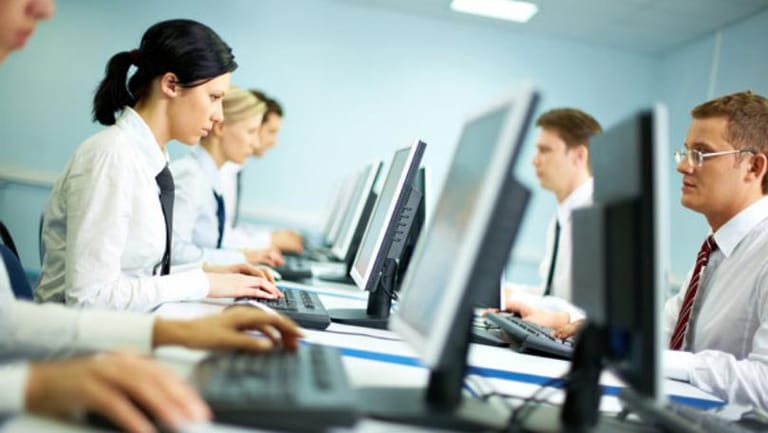 تخفيض العمل إلى 4 أيام أسبوعياً؟