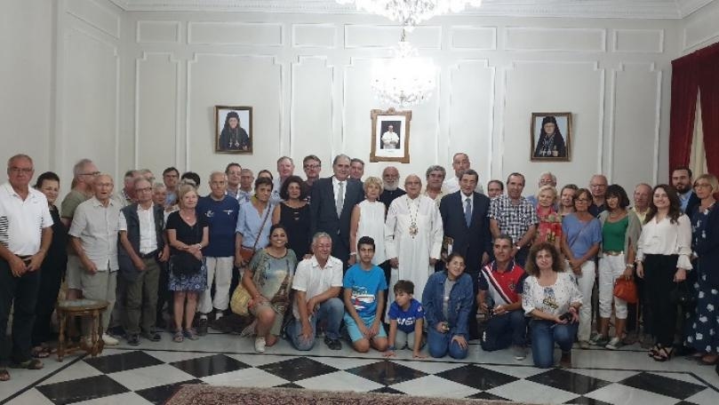 Photos: 35-Year-Old Japanese Man Marries Hologram Girl