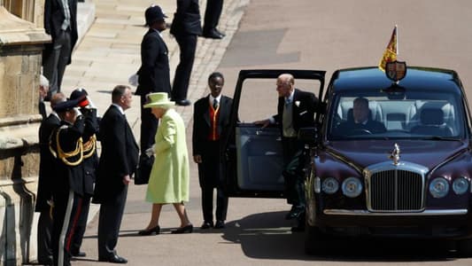 Why Queen Elizabeth Wears Bright Colors to Royal Weddings