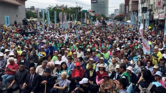 Thousands rally in Taiwan, call for referendum on independence from China
