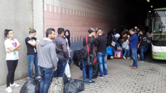 Batches of displaced Syrians leave to Syria