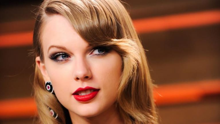 Taylor Swift Usually 'Travels Hidden Inside Huge Suitcase’