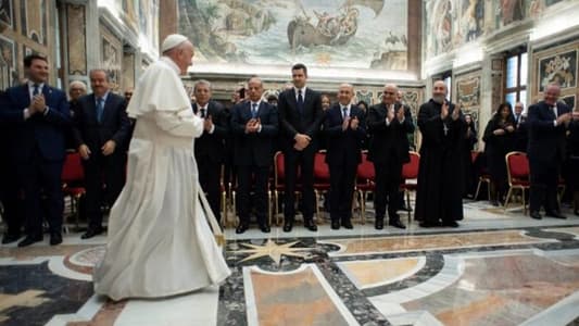 البابا يخرق بروتوكول الفاتيكان مع الوفد اللبناني!