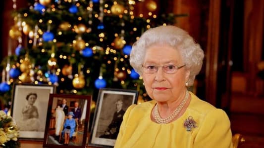 Why The Queen Doesn’t Take Down Christmas Decorations Until February