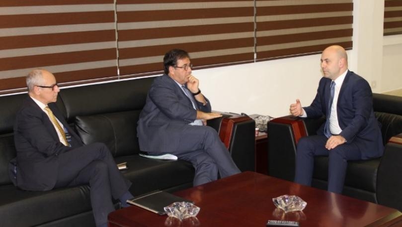 بالصور: ماريا كاري في السعودية... بالحجاب؟