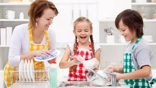 كيف تشجّعين طفلكِ على المشاركة بالأعمال المنزليّة؟