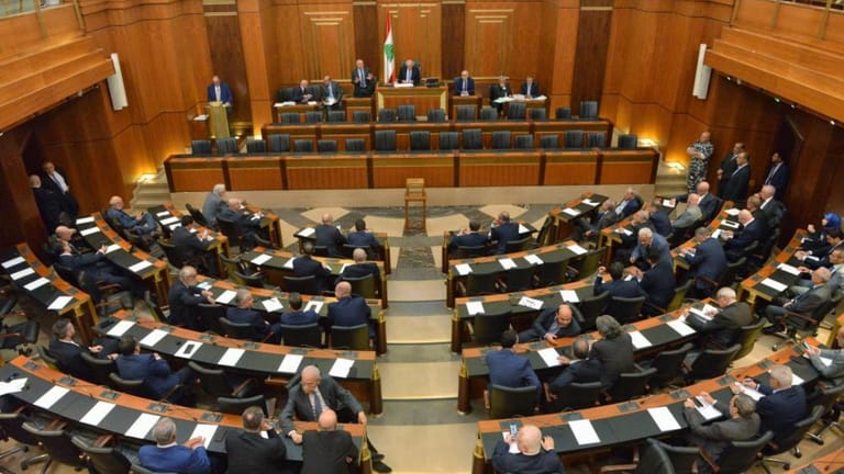 حركة "تغييرية" بلا أفق... وقانون الانتخاب والموازنة نجما المرحلة المقبلة