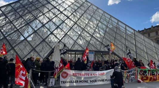 French pension protest blocks entry to Louvre museum