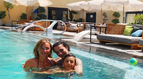 أحمد الفيشاوي في صورٍ جديدة مع ابنه: "العائلة تأتي أولاً"