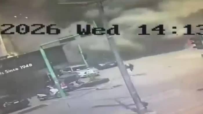 بالفيديو: لحظة سقوط الغارة في كورنيش المزرعة