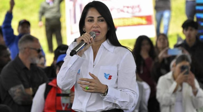 Ecuador leftist Gonzalez, businessman Noboa set to go to second round