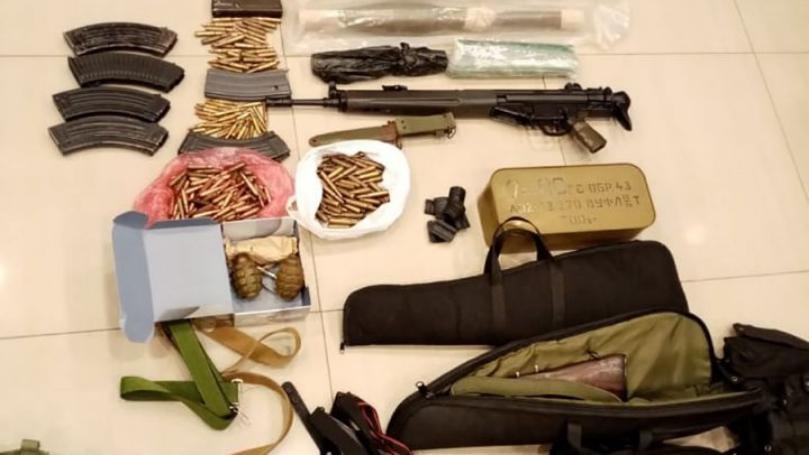 ذخائر وأعتدة عسكرية في منزلي مطلوبين