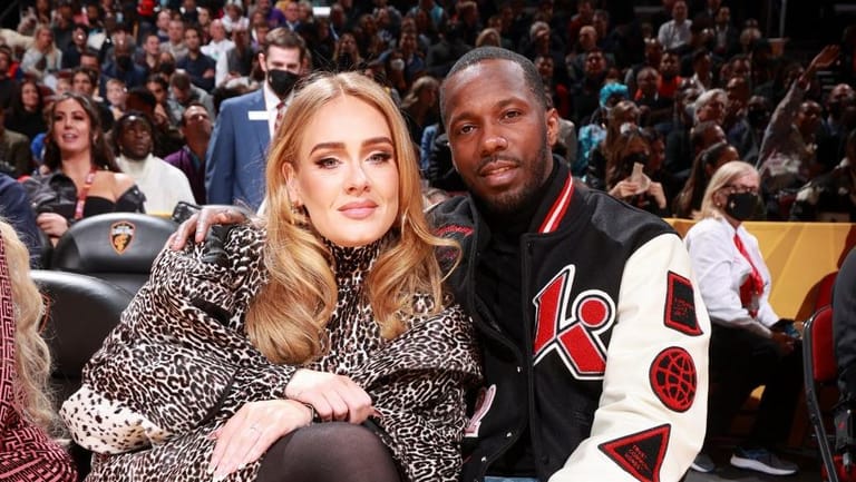 أخيراً... أديل تعترف بزواجها من ريتش بول