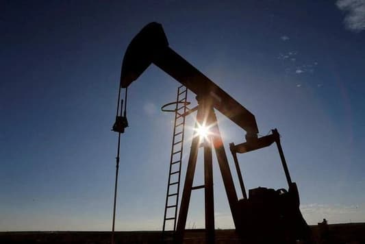 Oil prices settle down, post big weekly losses on bank fears