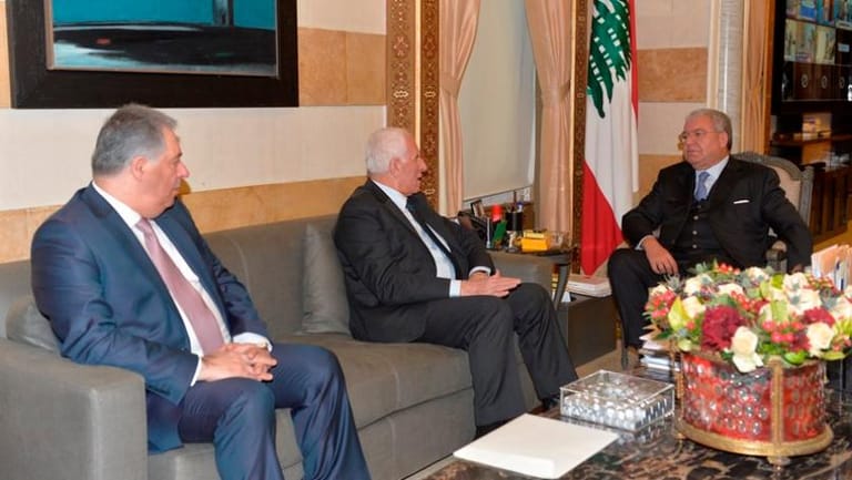 Azzam el-Ahmad visits Machnouk: We cooperate with Interior Ministry to prevent Palestinian camps implosion