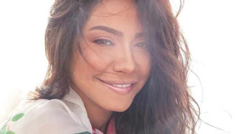 بالصور: شبيهة شيرين المكسيكية تدهش العرب