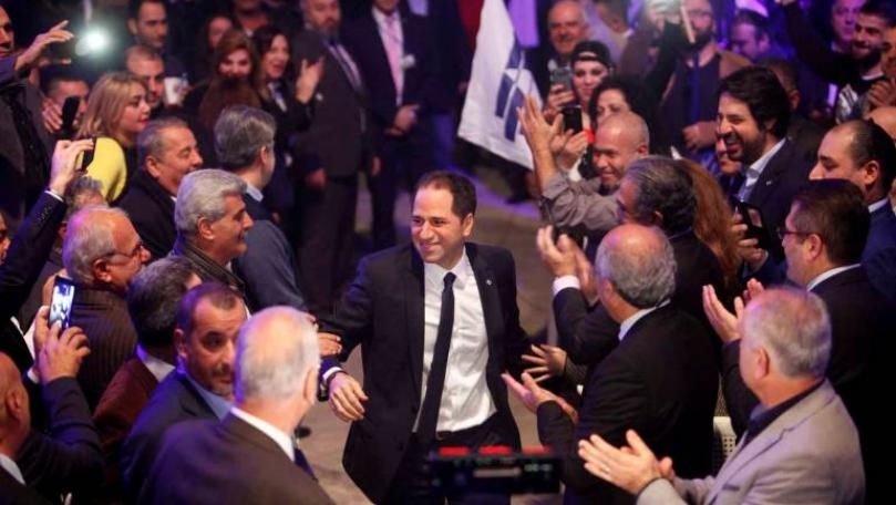 الوحيد خارج الحكومة... فكيف سيتصرّف "الكتائب"؟