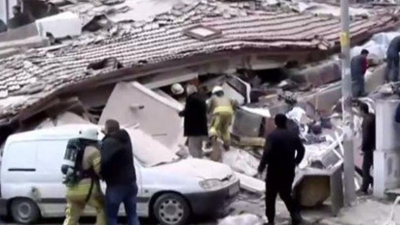 بالصور: انهيار مبنى من 6 طوابق في اسطنبول