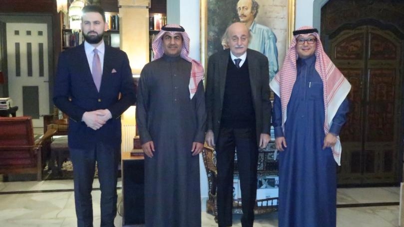 جنبلاط ينشر صورة مع العلولا والبخاري