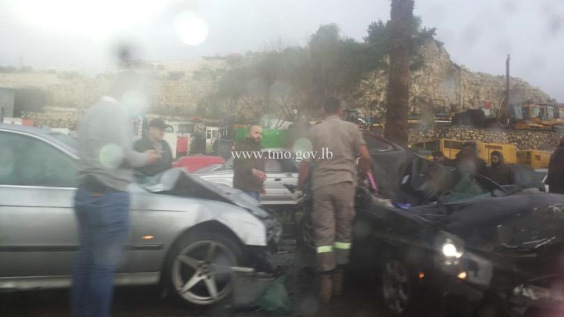 التحكم المروري: جريحان نتيجة تصادم بين 3 سيارات على طريق عام المصيلح قرب مفرق الفنار وحركة المرور كثيفة في المحلة 