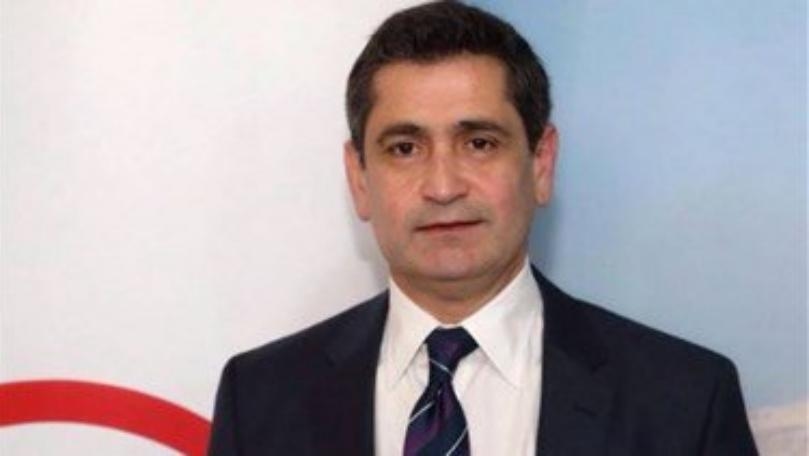ما الاستراتيجية التي بحثها قيومجيان مع لازاريني؟