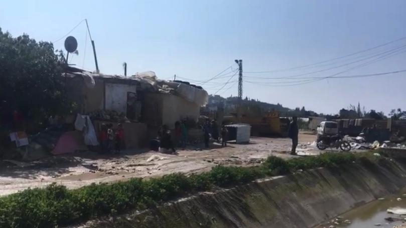 مصلحة الليطاني باشرت بإزالة مخيم النازحين في العاقبية 