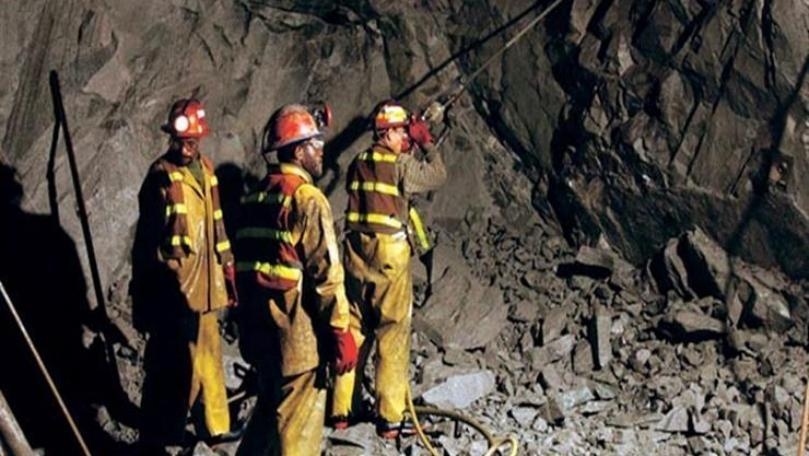 Dozens buried in Indonesia gold mine collapse