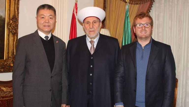 الشعار عرض للعلاقات الثنائية مع سفير الصين 