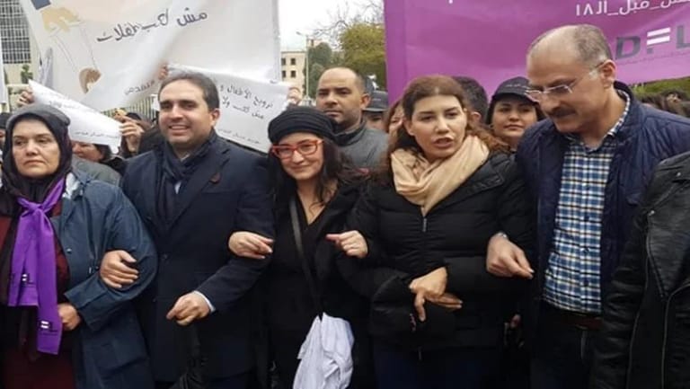 نواب يشاركون في مسيرة "الجازة عبكير بتعمل ضحايا كتير"