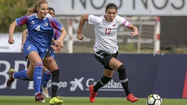 لاعبة تقترب من لقب "أفضل هدافة بالتاريخ"