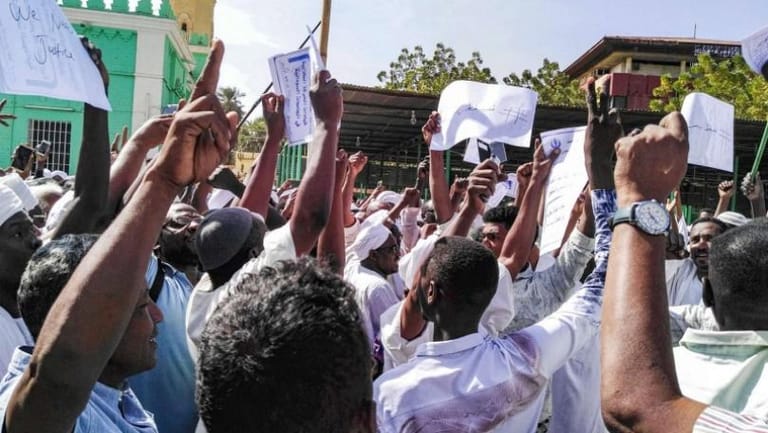 فك ارتباط جديد بين البشير والحركة الإسلامية