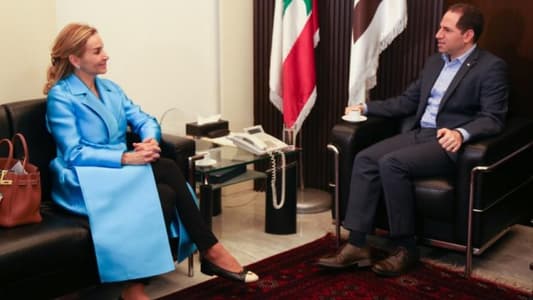 رئيس الكتائب عرض للتطورات مع سفيرة سويسرا