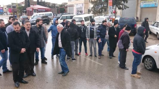 اعتصام عند مفرق شعث للمطالبة بحل بديل لإزالة المطبّات