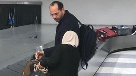 Photo: Lebanese minister does an act of kindness at Beirut Airport