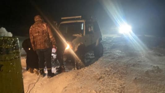 انقاذ شبان علقوا في الثلوج